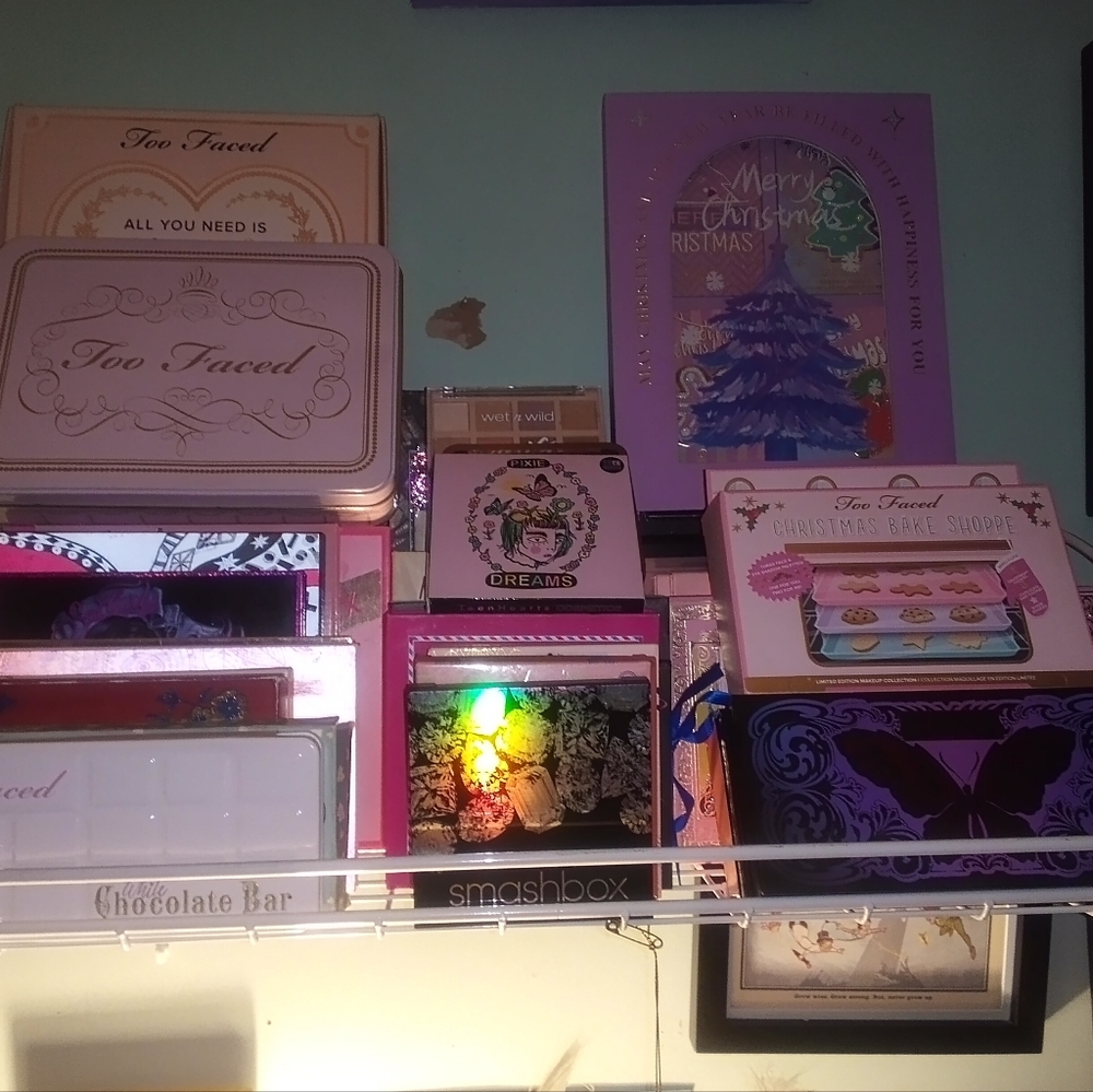 Cosmetics Bundles - Picture 2 of 3
